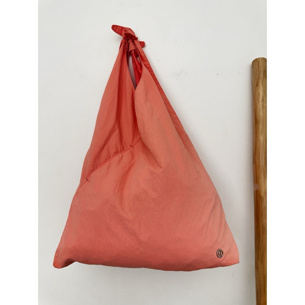 Lululemon Triangle Shoulder Bag crossover tote